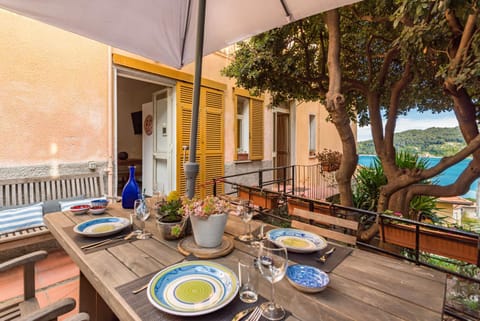CasaSolemare Terrace seaview AC Apartment in Porto Venere