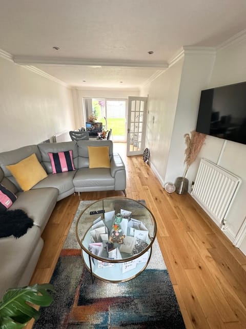 Communal lounge/ TV room, Communal lounge/ TV room, Living room, Seating area, Evening entertainment