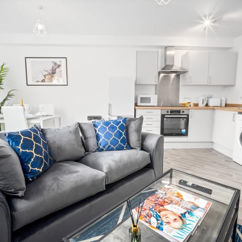 Kitchen or kitchenette, Living room, Seating area, Dining area