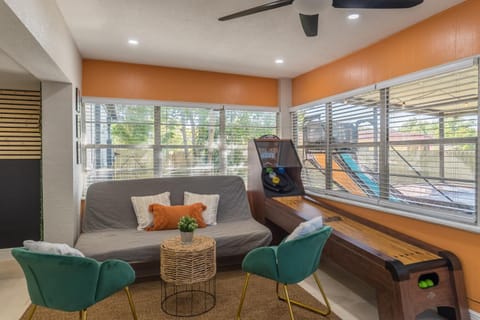 Jacuzzi and Games Close to Dwtn Disney and Parks House in Azalea Park