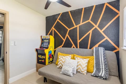 Jacuzzi and Games Close to Dwtn Disney and Parks House in Azalea Park