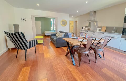 Living room, Dining area