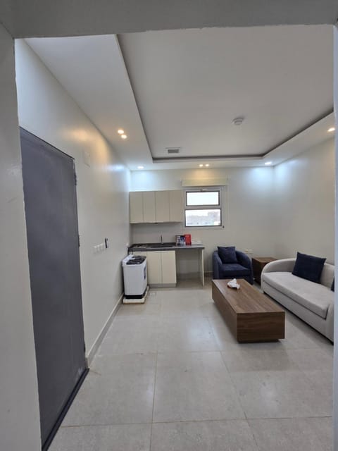 Kitchen or kitchenette, Seating area, oven
