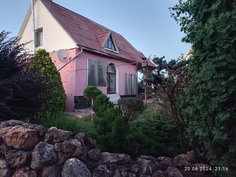 Property building, Day, Garden