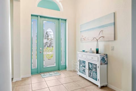 Amalfi Shore - with a Serene Freshwater Canal View - Vesteva Villa in North Fort Myers