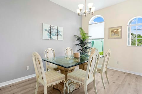 Amalfi Shore - with a Serene Freshwater Canal View - Vesteva Villa in North Fort Myers