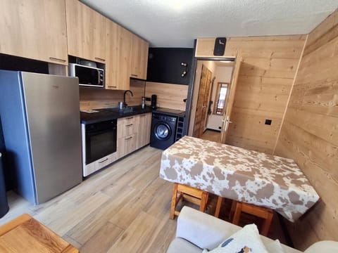 Kitchen or kitchenette, Living room, Dining area