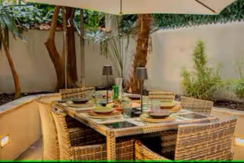 Patio, Day, Garden, Dining area, Garden view
