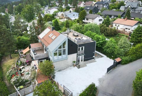 Property building, Neighbourhood, Location