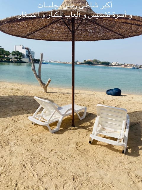 Nearby landmark, Day, Natural landscape, View (from property/room), Beach, Lake view, Sea view, sunbed