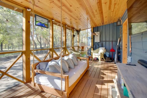 Walk to White River Cozy Escape with Screened Porch House in Cotter