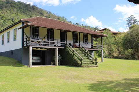 Property building, Day, Natural landscape, Garden, Garden view, Mountain view