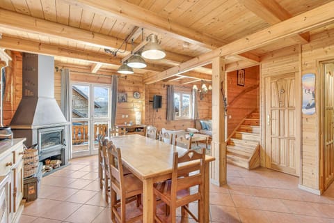 Property building, Kitchen or kitchenette, Living room