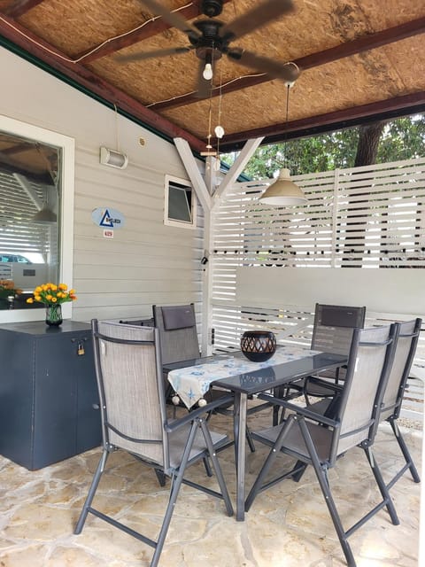 Patio, Day, Balcony/Terrace, Dining area