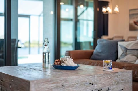 Castaway Cape - Luxury Rental with Outdoor Kitchen Villa in Cape Coral