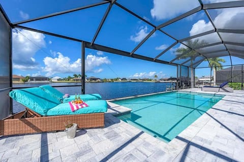 Castaway Cape - Luxury Rental with Outdoor Kitchen Villa in Cape Coral