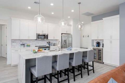 Castaway Cape - Luxury Rental with Outdoor Kitchen Villa in Cape Coral