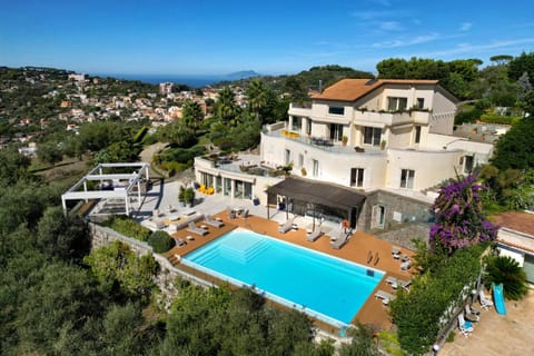 Property building, Bird's eye view, Sea view, Swimming pool, sunbed