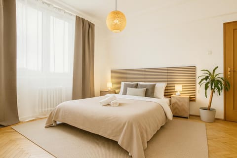 Photo of the whole room, Bedroom