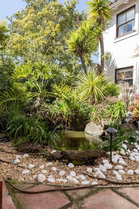 Serene Private Suite Patio Upscale Berkeley House in Berkeley
