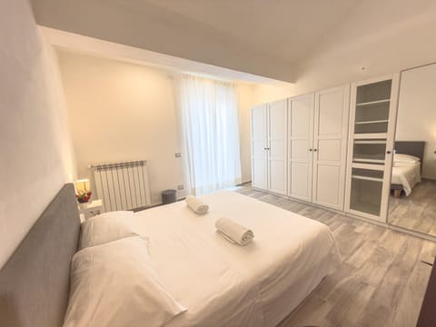 Bed, Decorative detail, Bedroom, furniture, locker, towels, wardrobe