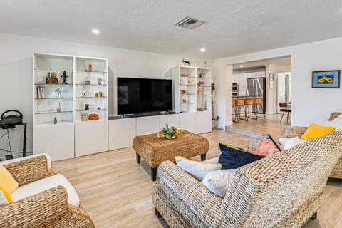 Near 5th Ave and Beach! Family-Friendly Naples Home House in Naples