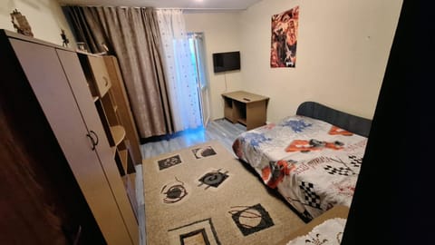Bed, TV and multimedia, Bedroom, wardrobe