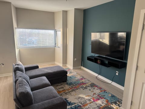 Communal lounge/ TV room, TV and multimedia, Living room, Seating area, Evening entertainment
