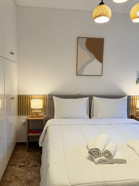 Bed, Photo of the whole room, Bedroom, towels