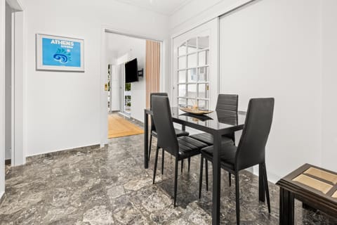 Boho Coastal Retreat with Jacuzzi, 1 min to Beach Apartment in Vouliagmeni