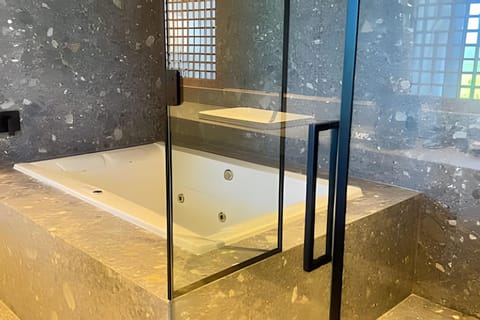 Hot Tub, Bathroom