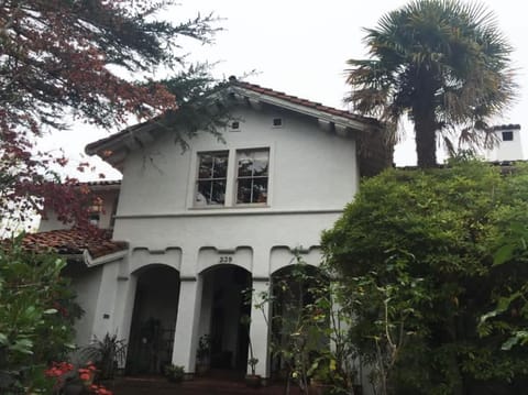 Elegant Spacious Prvt Studio Upscale Berkeley House in Berkeley