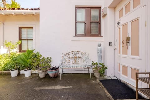 Elegant Spacious Prvt Studio Upscale Berkeley House in Berkeley