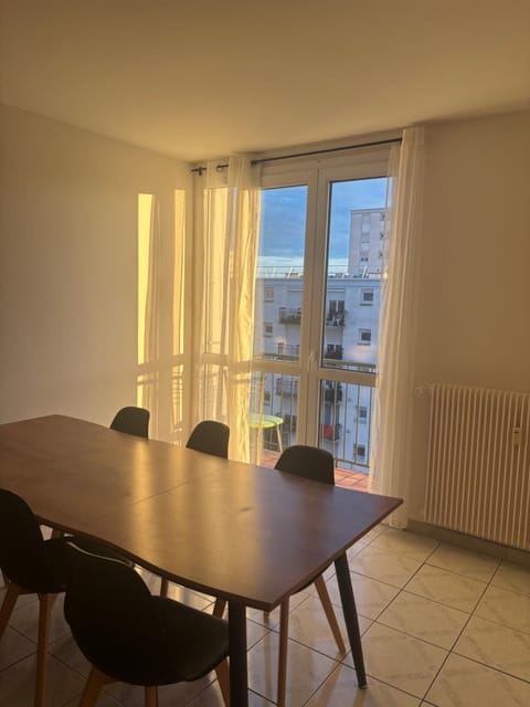 Spacieux T4 lumineux avec balcon confort, calme et modernité à Joué-lès-Tours Apartment in Joué-lès-Tours
