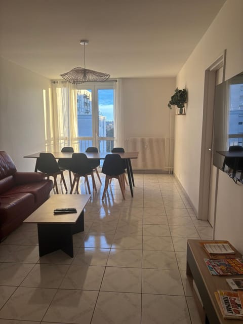 Spacieux T4 lumineux avec balcon confort, calme et modernité à Joué-lès-Tours Apartment in Joué-lès-Tours