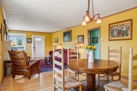 Authentic Sonoma Experience - Home and Lush Gardens House in Sonoma