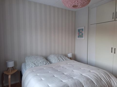 Bed, pet friendly, pet friendly