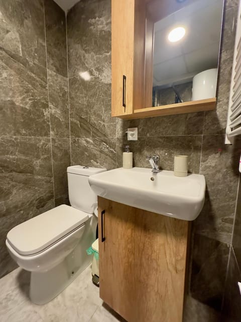 Urban City Living, Modern apartment in the center of Skopje with Wi-Fi, air conditioning and free parking Apartment in Decentralized Administration of Macedonia and Thrace