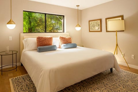 House on Broadway at the Plaza House in Sonoma