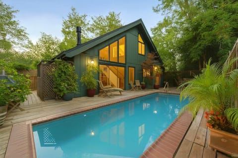 House on Broadway at the Plaza House in Sonoma