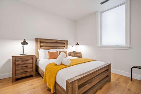 Hacienda Chiquita! Centrally Located Private Basement Apartment in Buena Vista