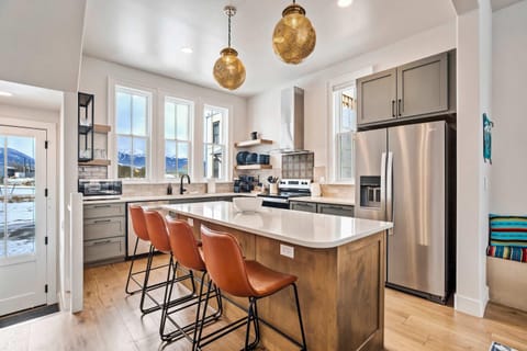 Hacienda Mosaic! Buena Vista Icon Mountain Retreat House in Buena Vista