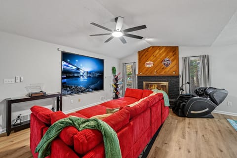 Communal lounge/ TV room, TV and multimedia, Living room, Photo of the whole room, Seating area, Evening entertainment, fireplace