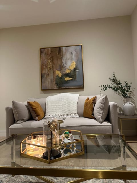 Communal lounge/ TV room, TV and multimedia, Living room, Decorative detail, Seating area