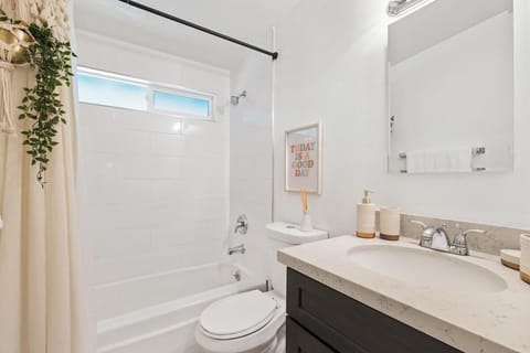 Shower, Toilet, Bath, towels