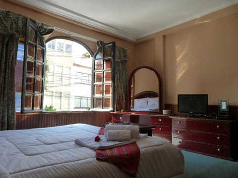 Bed, TV and multimedia, Other, Other, Photo of the whole room, Decorative detail, Decorative detail, Bedroom