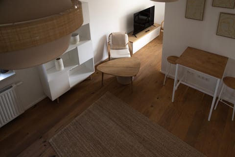 TV and multimedia, Living room, Seating area, Dining area, internet