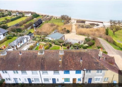 Cowes View Seaside beach cottage, House in Fareham