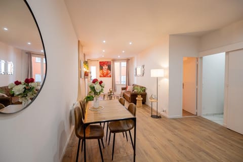 Living room, Seating area, Dining area