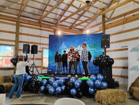 Communal lounge/ TV room, People, Evening entertainment, group of guests